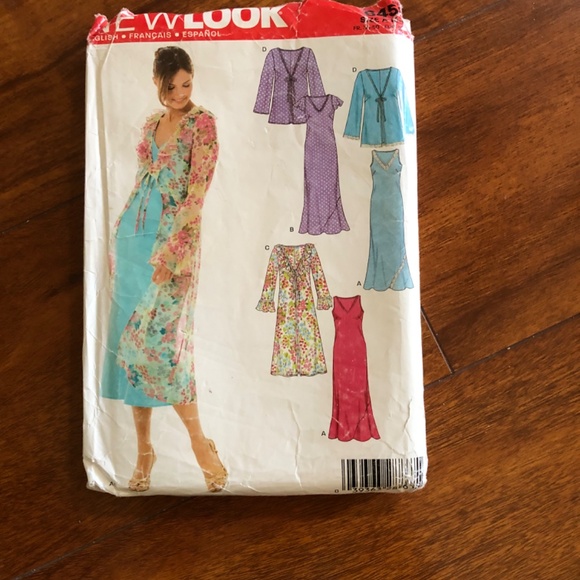 4 Dress Sewing Patterns Young Woman - Picture 8 of 13